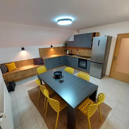 Apartma Pohorje 120m2- Fitsana *
